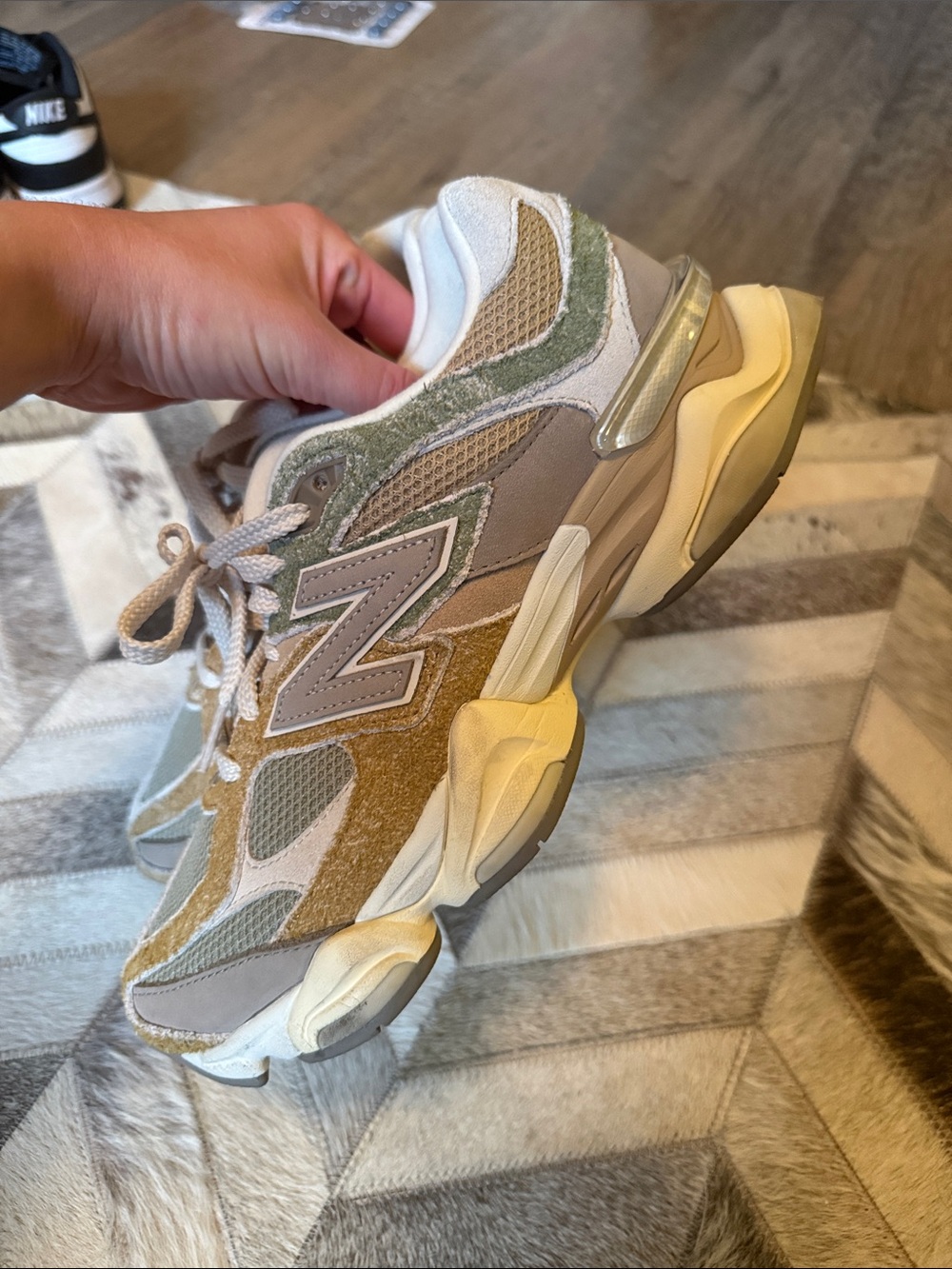 Like New - New Balance 9060 - Picture 3 of 4